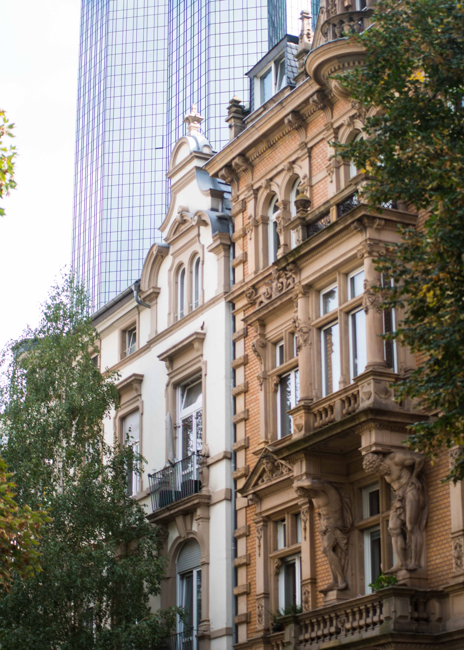 Villa vor Hochhaus StB Klosa Frankfurt